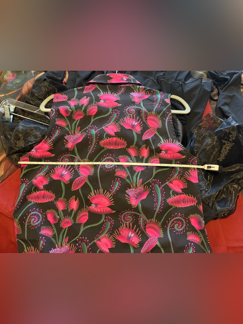 Fun Venus flytrap print blouse - Picture 3 of 6